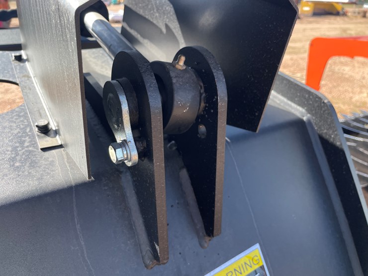 #4114-•-72"-rock-grapple-bucket-attachment-image-11