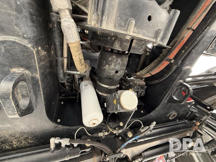 2020-case-ih-trident-5550-image-27