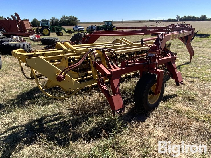 new-holland-216-image-5