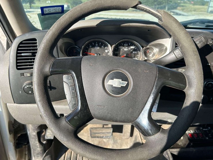 2013-chevrolet-silverado-3500hd-image-15