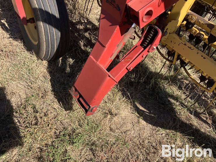 new-holland-216-image-16