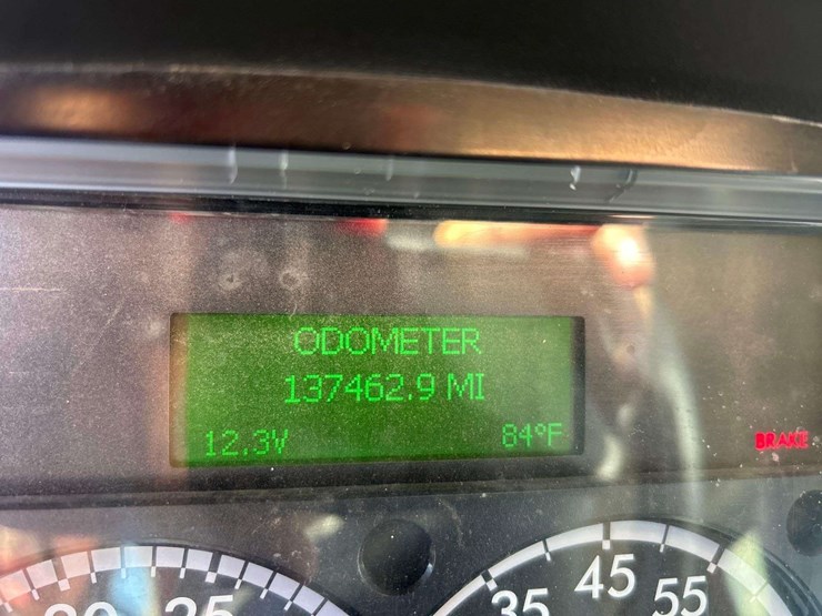 2019-freightliner-day-cab-image-6