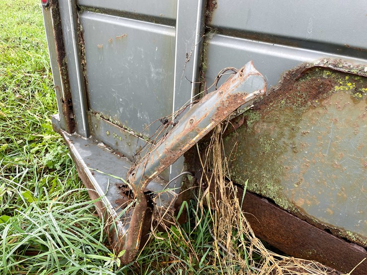 #8040-•-1998-corn-pro-tandem-axle-horse-trailer-(no-title)-image-23