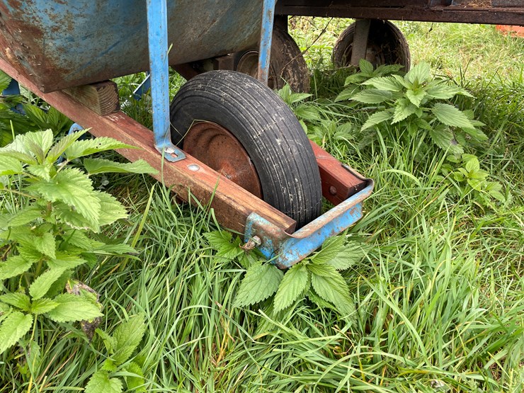 #8138-•-wheelbarrow-image-4