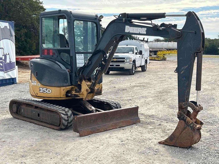 2013-deere-35d-image-4