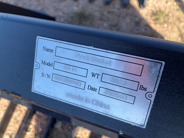 #4108-•-84"-rock-bucket-attachment-image-10
