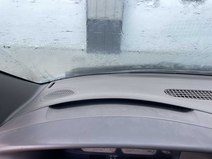 1999-chrysler-town-&-country-image-142