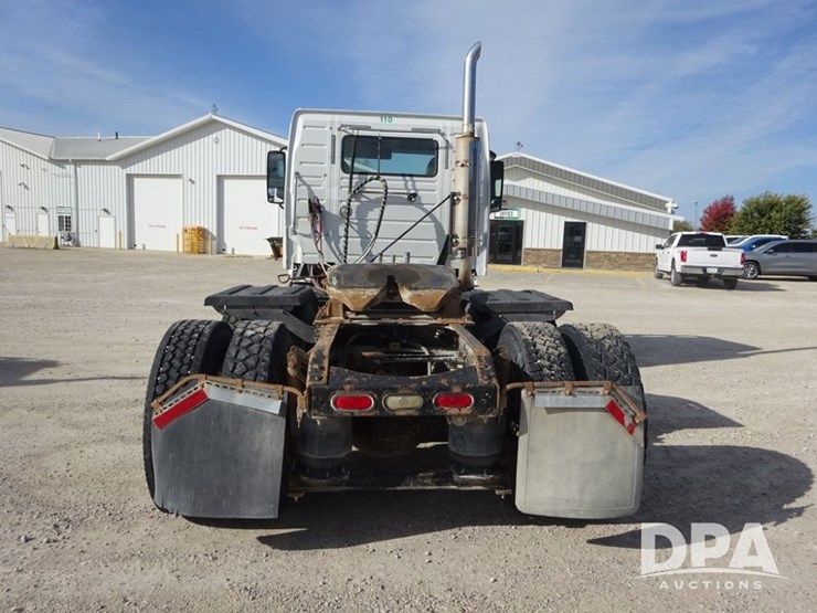 2007-volvo-vnl-day-cab-truck-(pz13987,-unit-110)-image-29