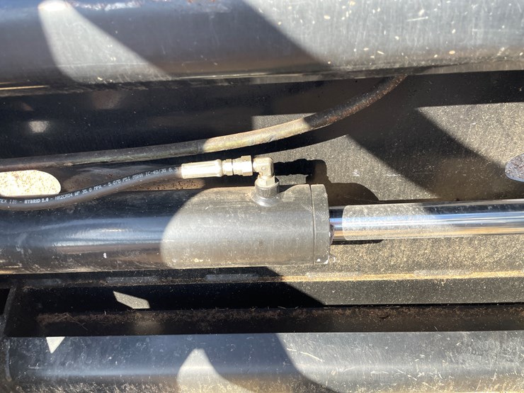 #4086-•-john-deere-pro-ah80-bale-squeeze-attachment-image-12