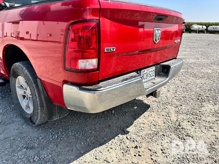 2017-ram-1500-slt-image-33
