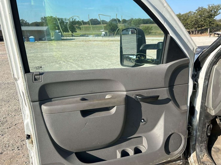 2012-chevrolet-silverado-2500-image-13