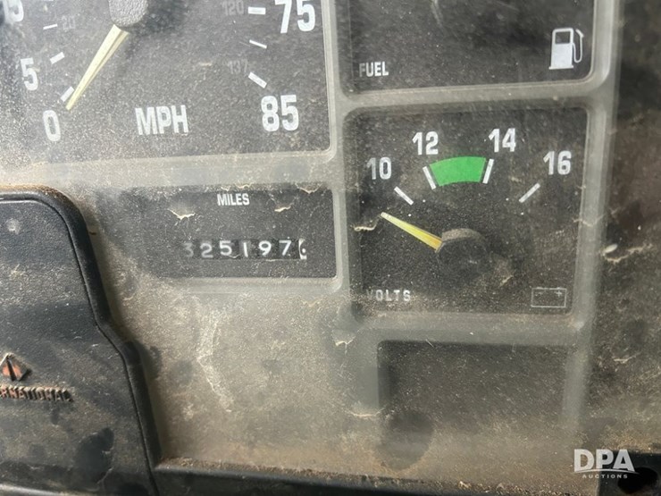 1993-international-4700-image-43