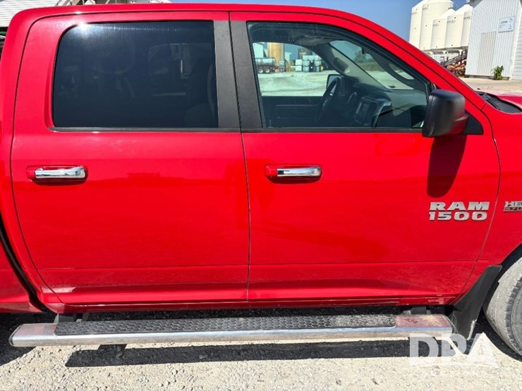 2017-ram-1500-slt-image-44