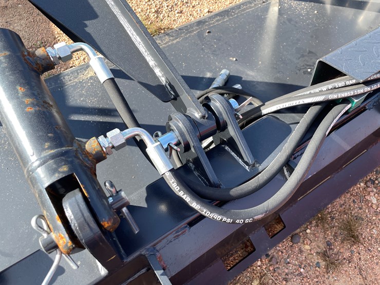 #4079-•-84"-smooth-faced-grapple-bucket-attachment-image-8