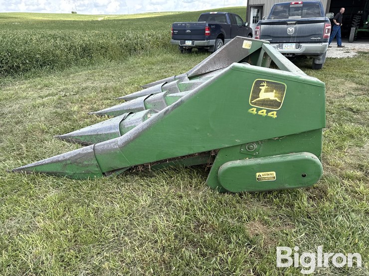 john-deere-444-image-8
