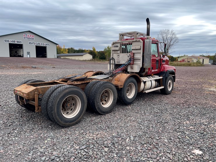 #1000-•-2005-mack-semi-tractor-(has-mi-title)-image-3
