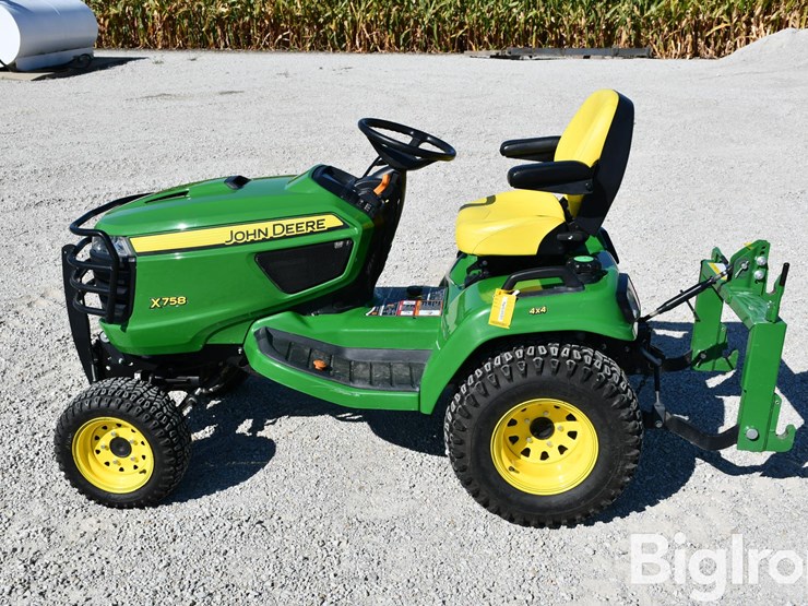 2018-john-deere-x758-image-8