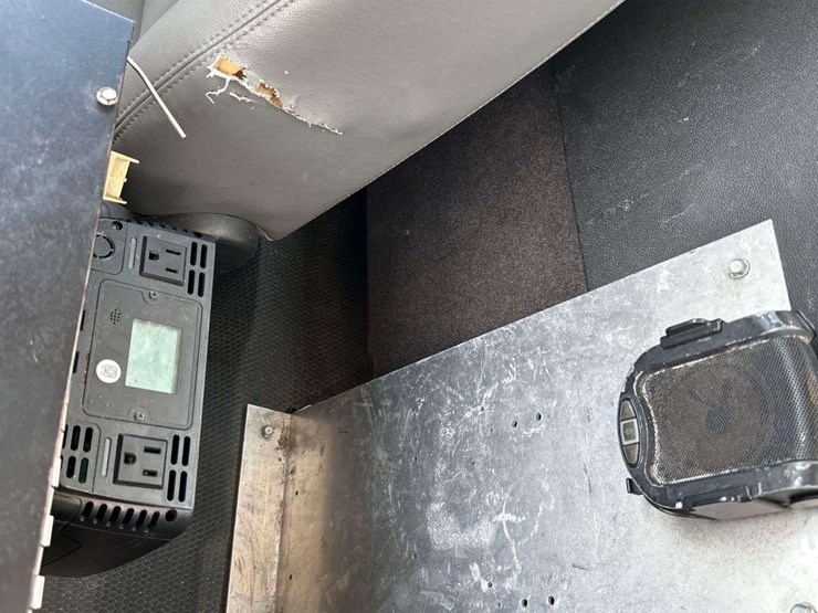 2012-chevrolet-silverado-2500-image-18