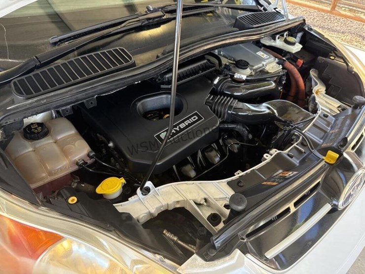 2014-ford-c-max-hybrid-wagon-image-11