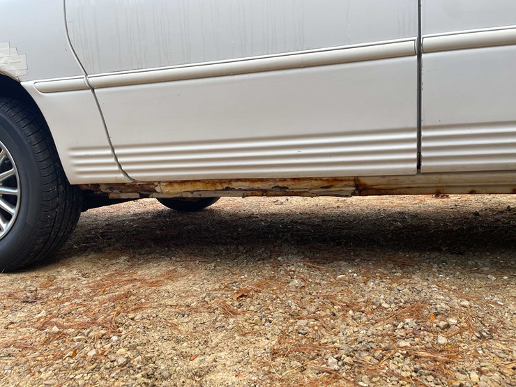 1999-chrysler-town-&-country-image-46