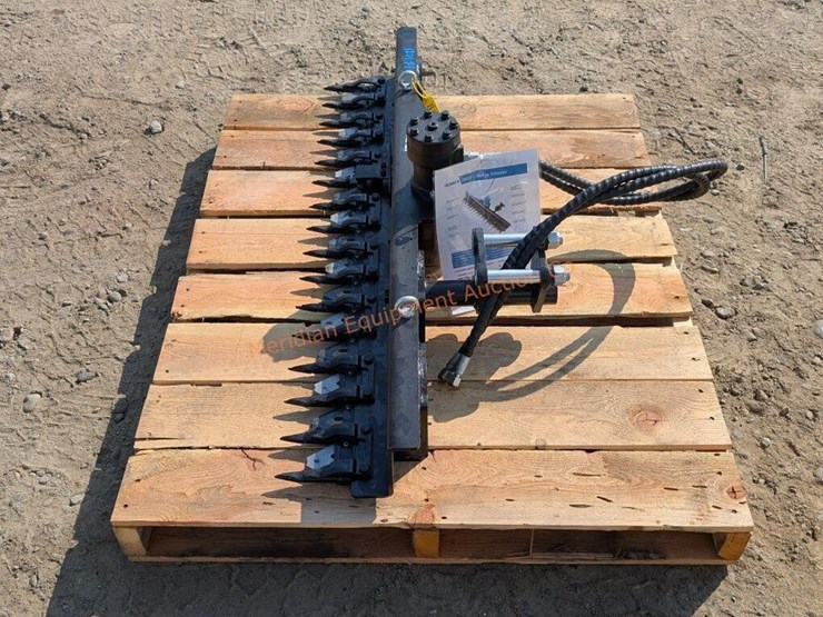 ir-mini-skid-steer-hedge-trimmer-image-4