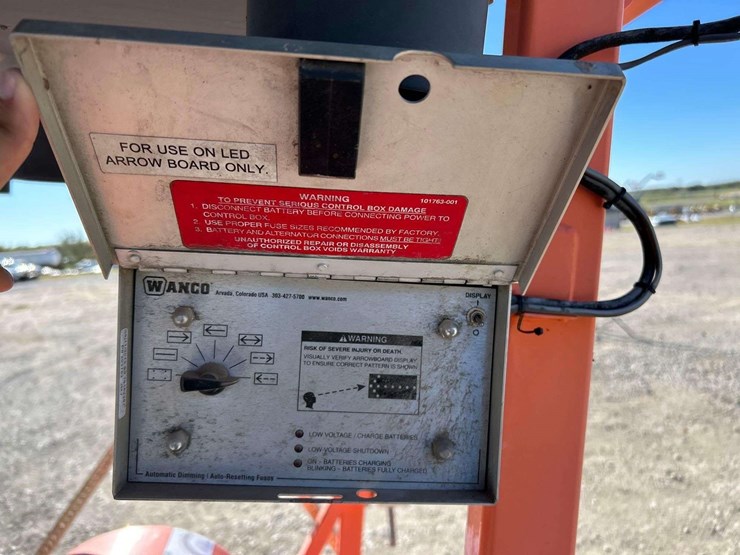 towable-arrow-board-image-4