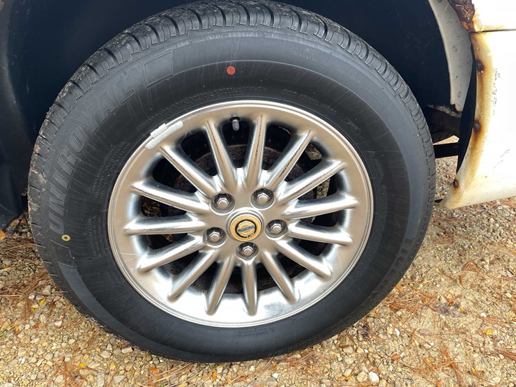 1999-chrysler-town-&-country-image-15