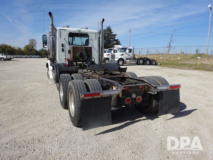 2017-freightliner-coronado-day-cab-glider-truck-(pz13993,-unit-725)-image-28