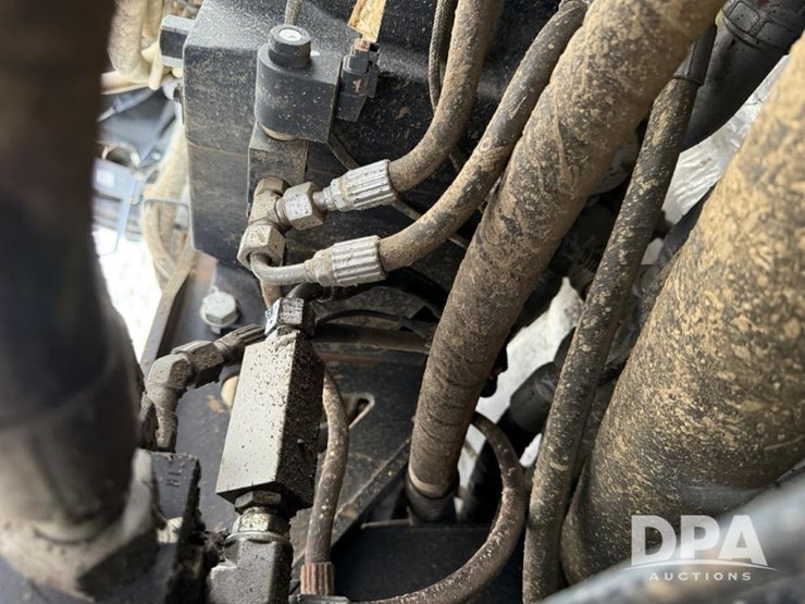 2020-case-ih-trident-5550-image-34