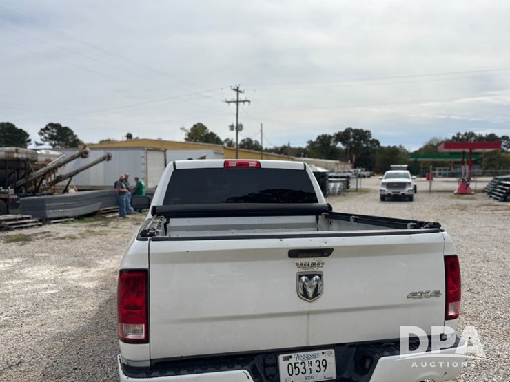 2013-dodge-ram-1500-image-18