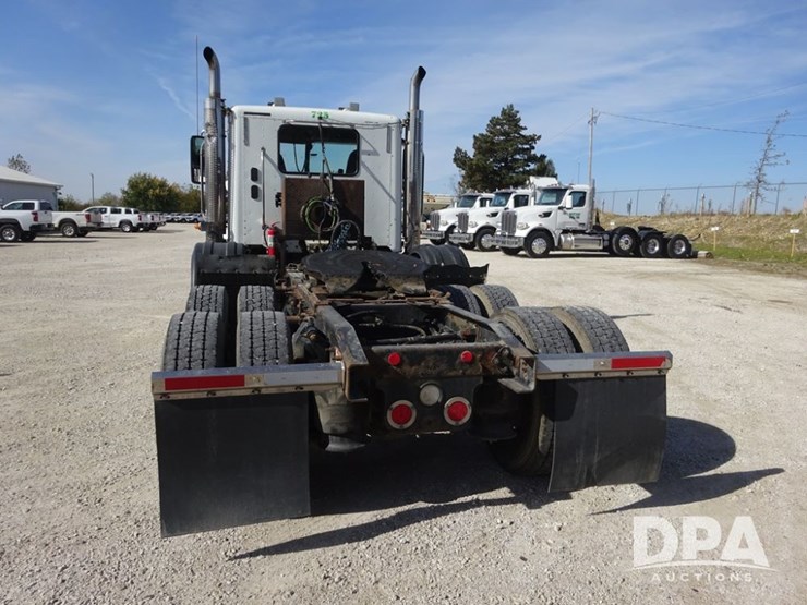 2017-freightliner-coronado-day-cab-glider-truck-(pz13993,-unit-725)-image-27