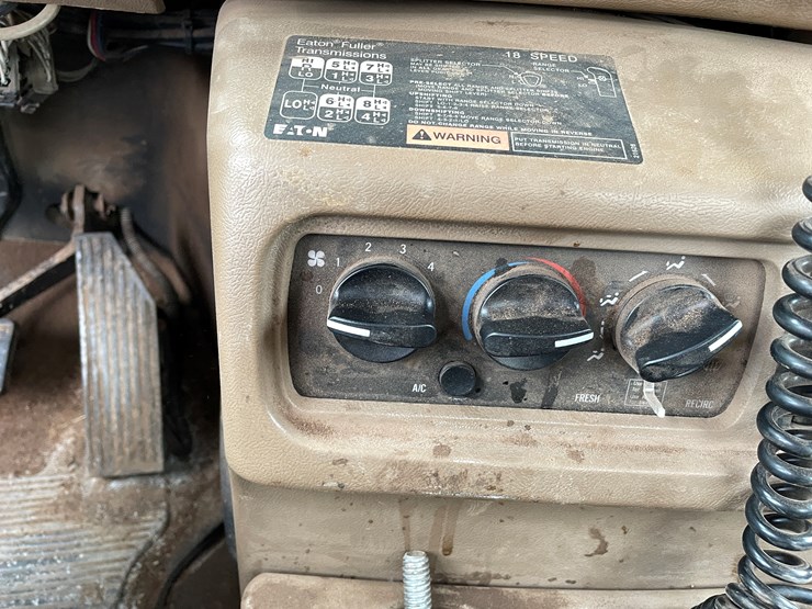 #1000-•-2005-mack-semi-tractor-(has-mi-title)-image-28