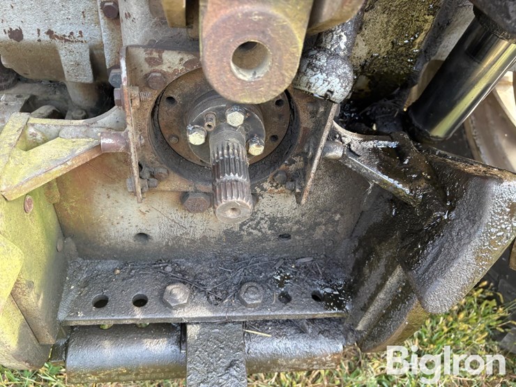 1977-massey-ferguson-1135-image-9