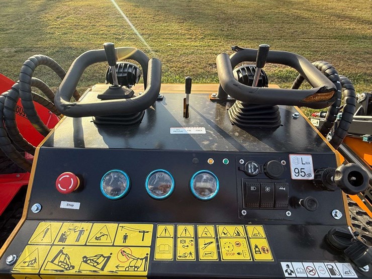 agt-mx-crt23-mini-track-loader-image-4