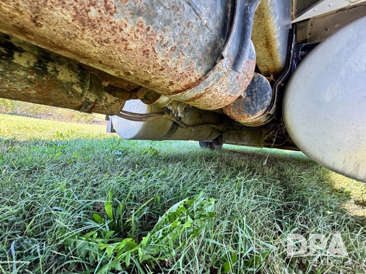 1993-freightliner-fld120-image-54