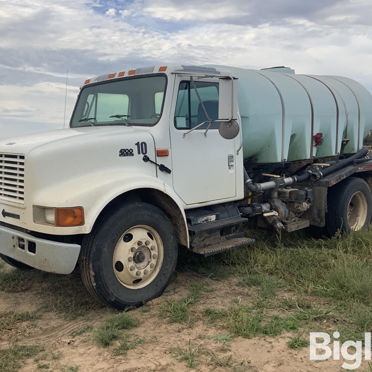 2001 INTERNATIONAL 4700