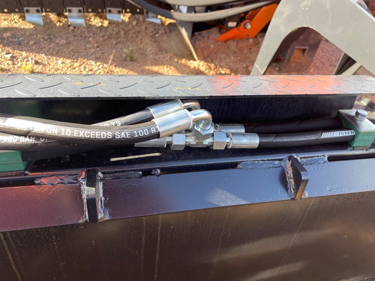 #4052-•-84"-smooth-faced-grapple-bucket-attachment-image-7