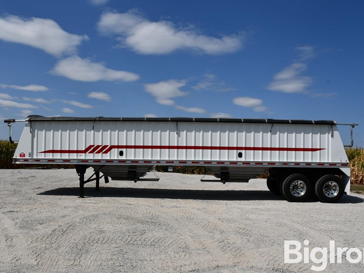 2020-neville-trailer-image-8