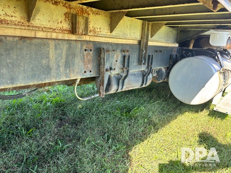 1993-freightliner-fld120-image-52