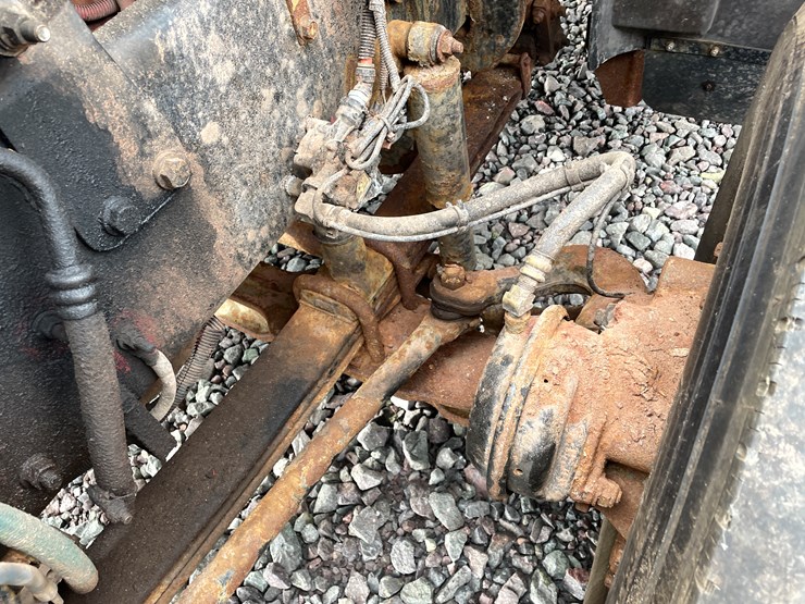 #1002-•-2021-international-semi-tractor-(has-mi-title)-image-45