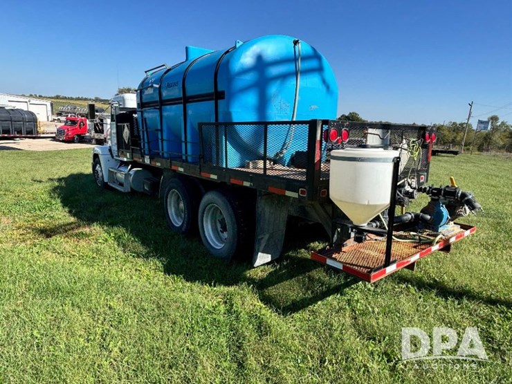 1993-freightliner-fld120-image-10