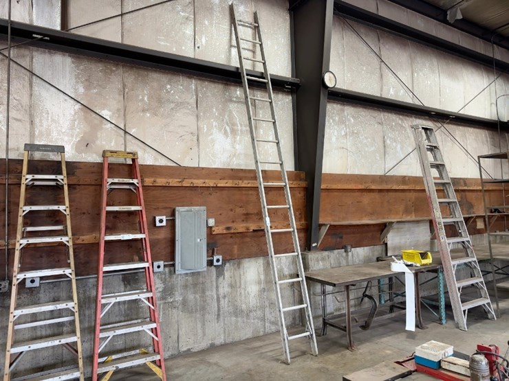 16'-aluminum-ladder-image-2