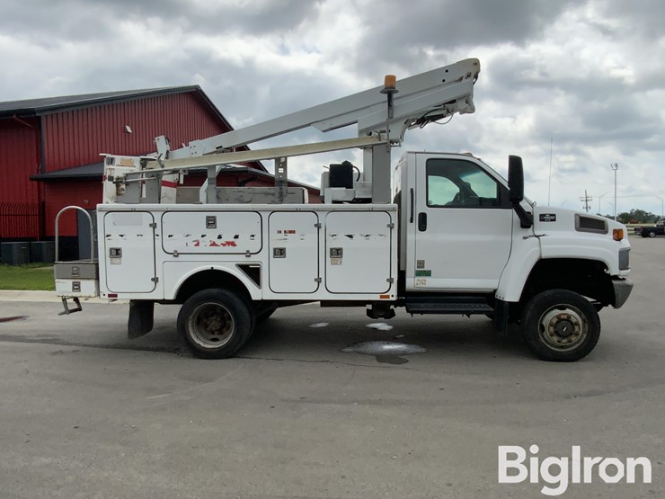 2009-chevrolet-c4500-kodiak-4x4-bucket-truck-image-4