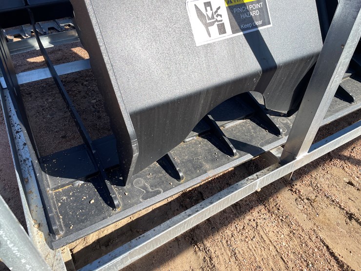 #4112-•-72"-rock-grapple-bucket-attachment-image-5
