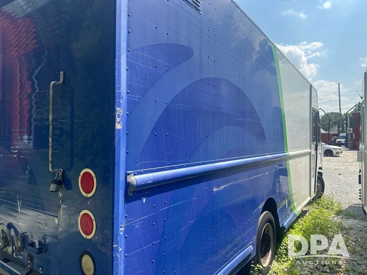 2012-ford-f59-image-16