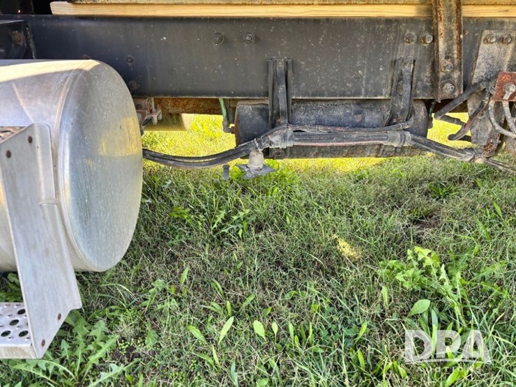 1993-freightliner-fld120-image-27