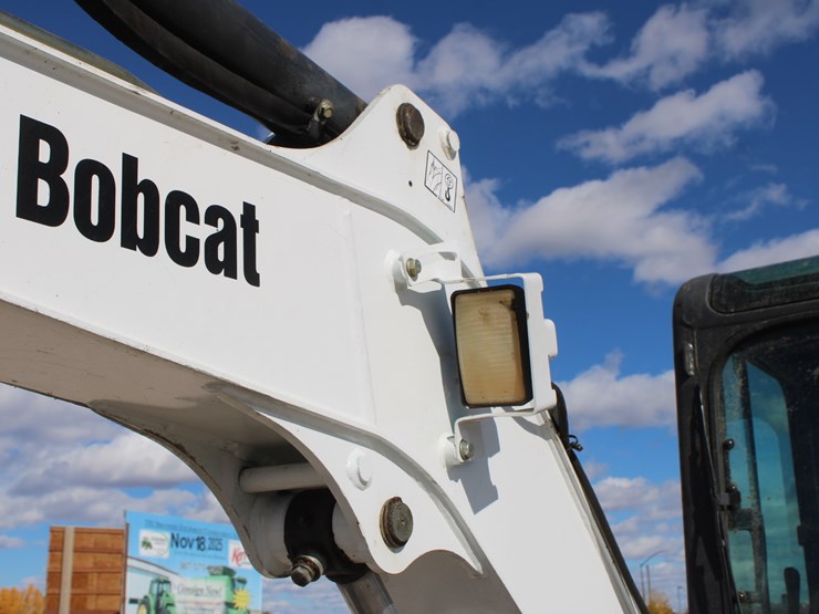2016-bobcat-e32i-image-45