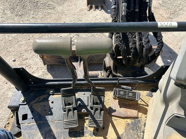 2016-deere-35g-image-10