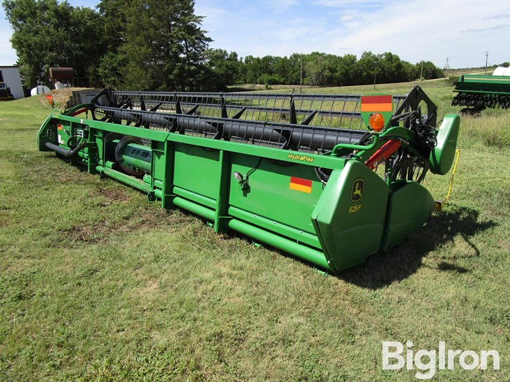 2018-john-deere-625f-image-5