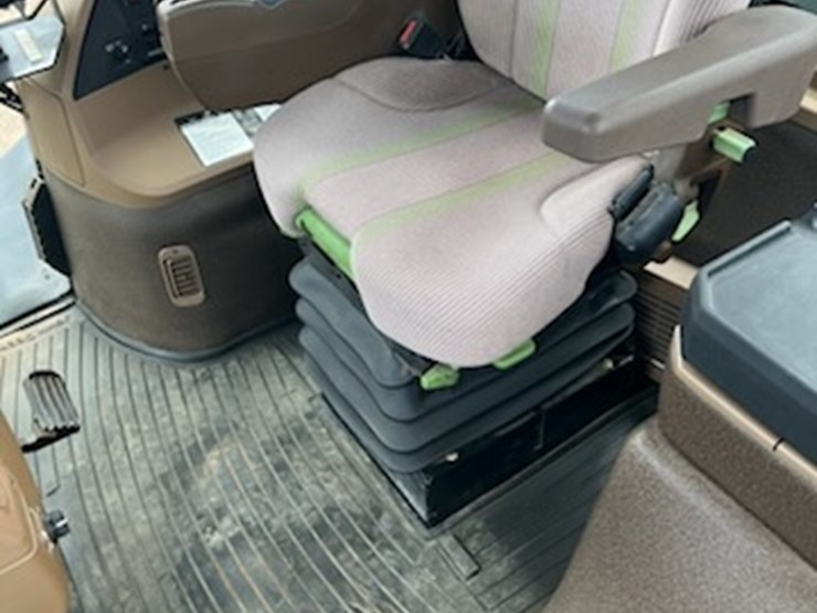 2010-john-deere-4730-image-11